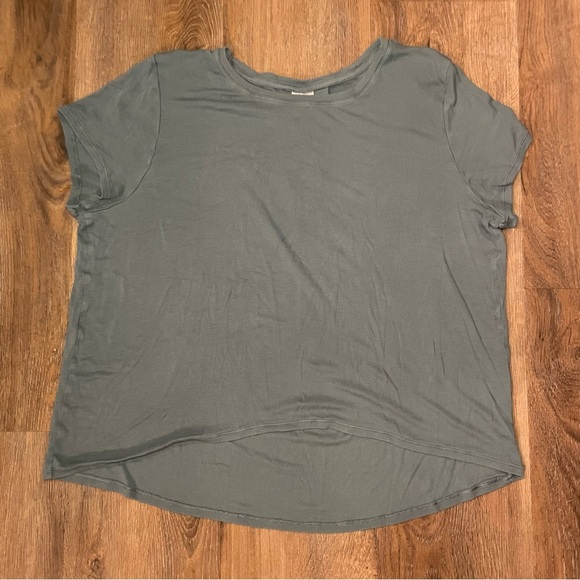 Athleta Tops - Athleta Slate Gray Ribbed Short Sleeve Tee Pleat Back Size Mediue